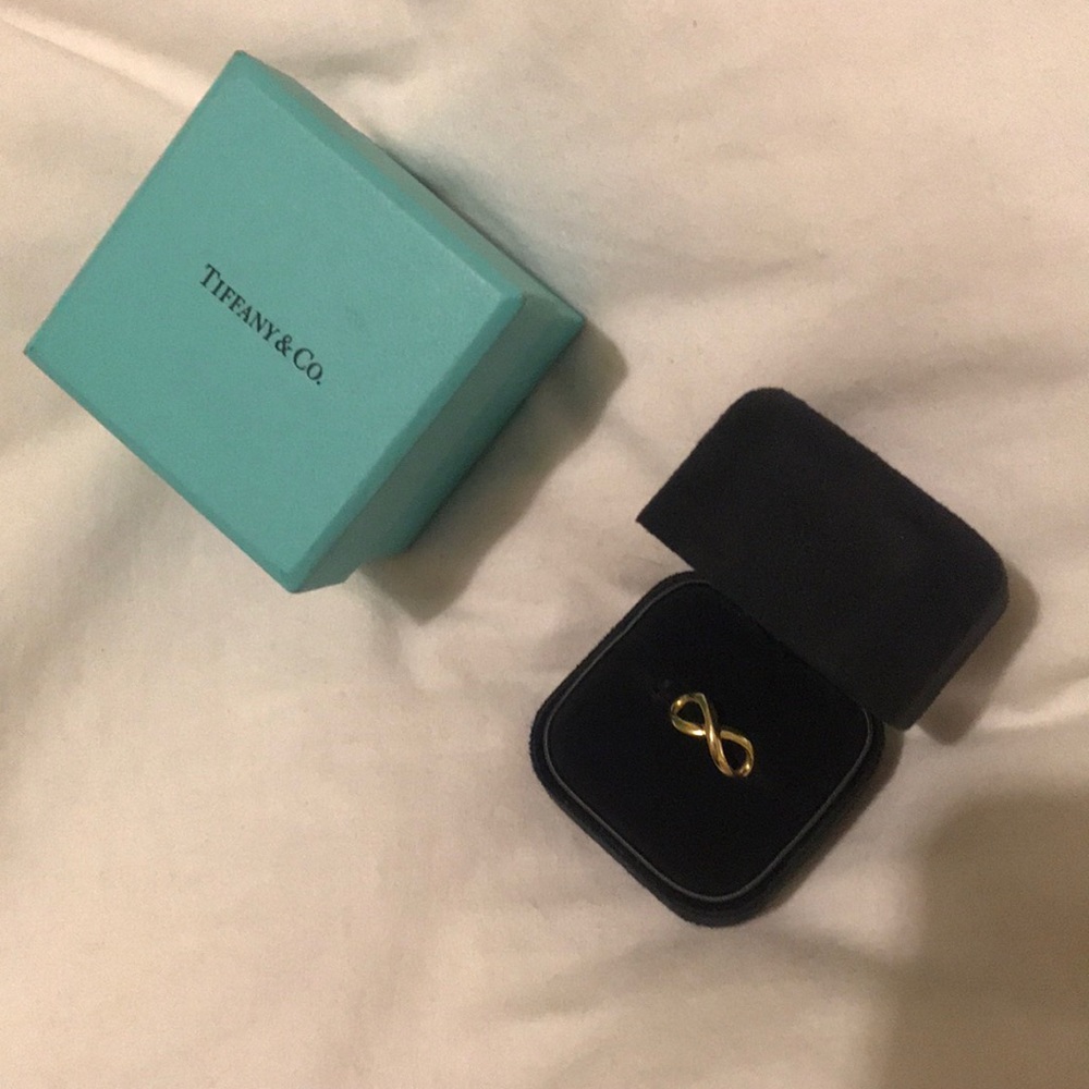 Tiffany&Co. Authentic 18k gold Infinity Ring